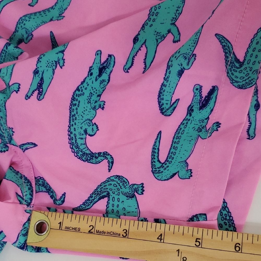 Chubbies The Glades 5.5" Classic Swim Trunks Alligator Print M NWT - Picture 10 of 10